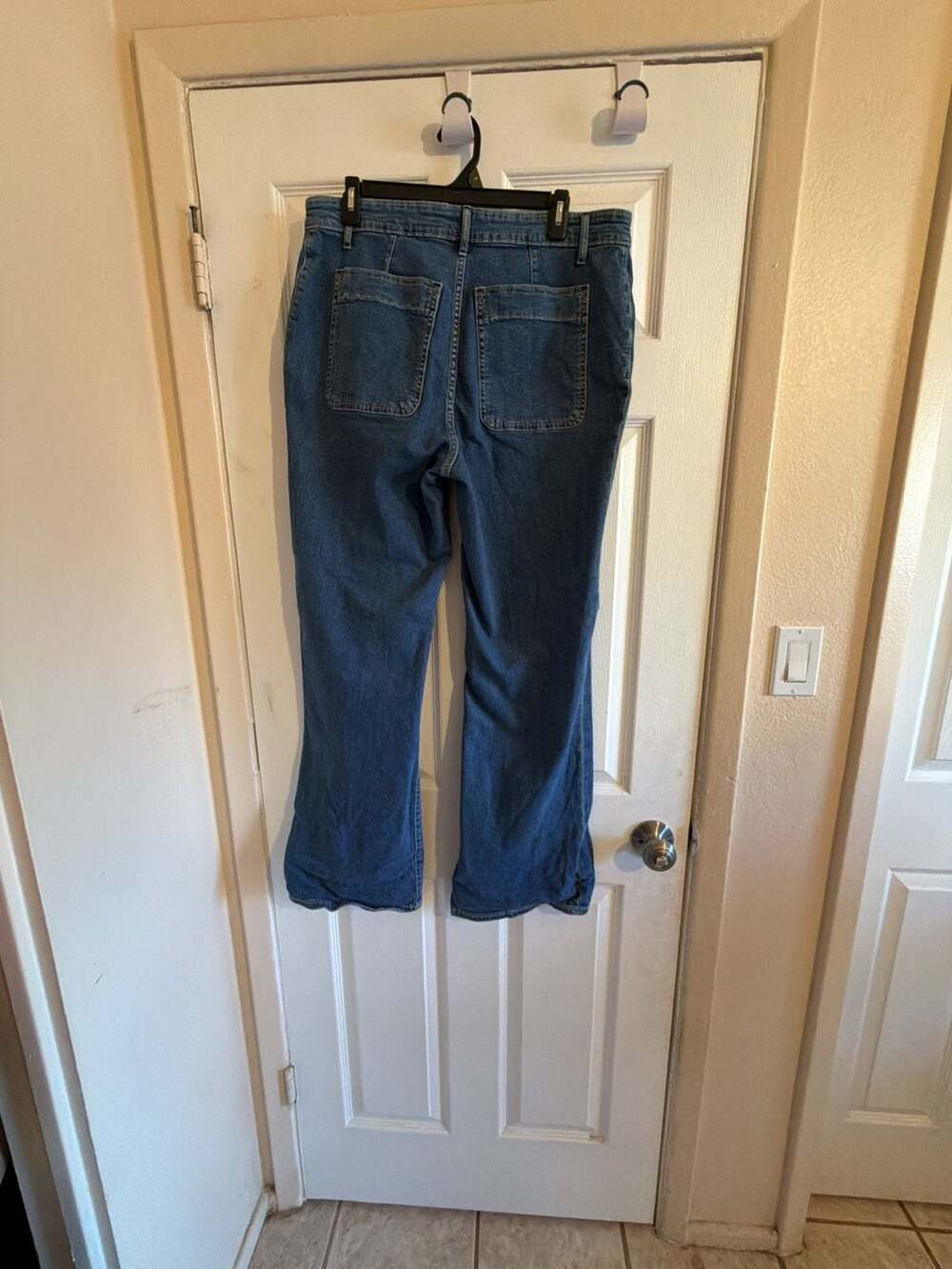 Free Assembly Women's High Rise Patch Pocket Flare Jeans HOM1226-J - Picture 6 of 11